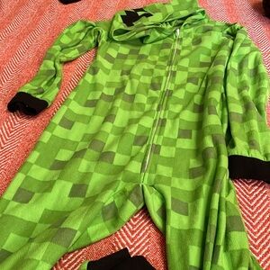 Youth onesie, unisex. 3 for 12 🤩